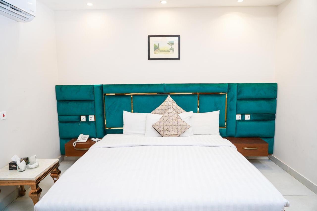 Hotel Avalon Suites Multan Dış mekan fotoğraf