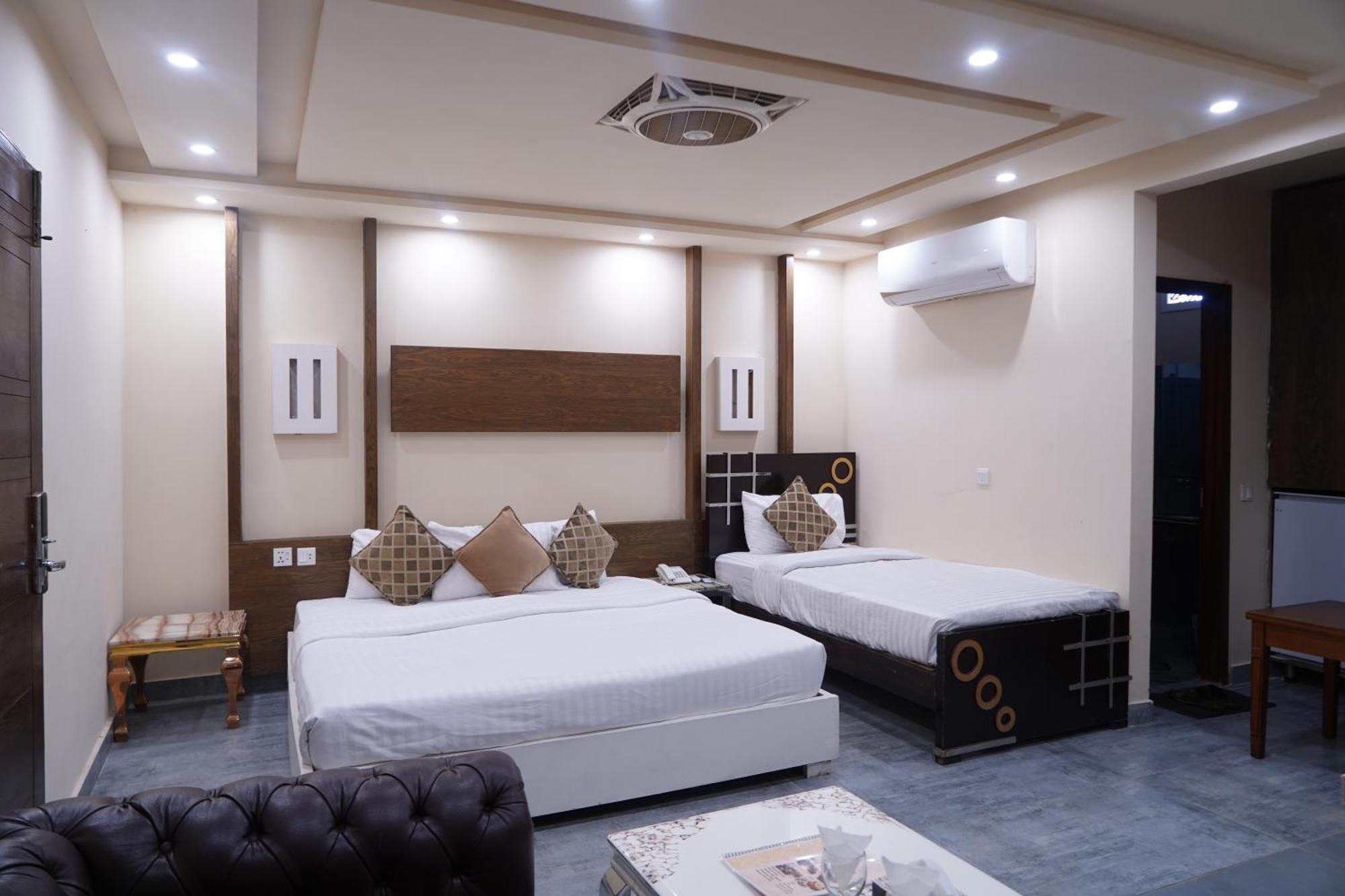 Hotel Avalon Suites Multan Dış mekan fotoğraf