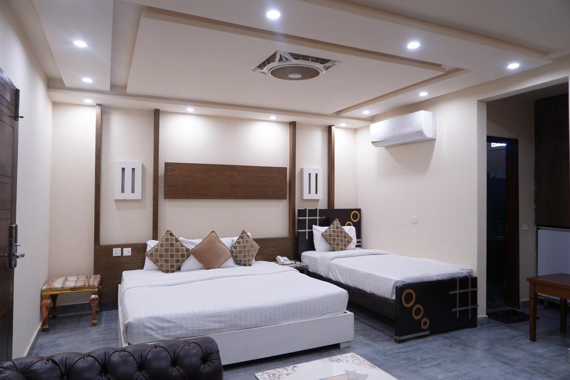 Hotel Avalon Suites Multan Dış mekan fotoğraf