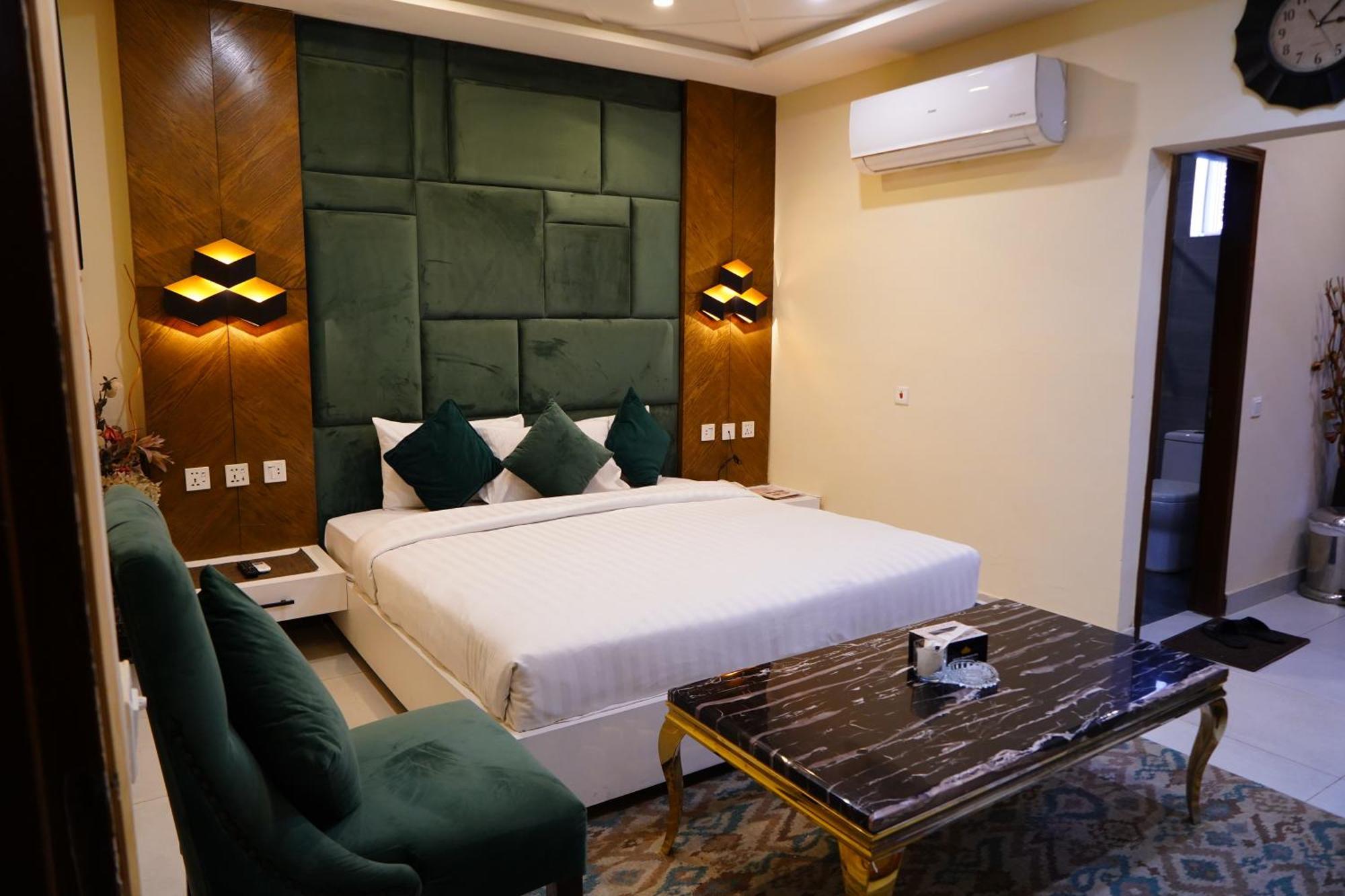 Hotel Avalon Suites Multan Dış mekan fotoğraf
