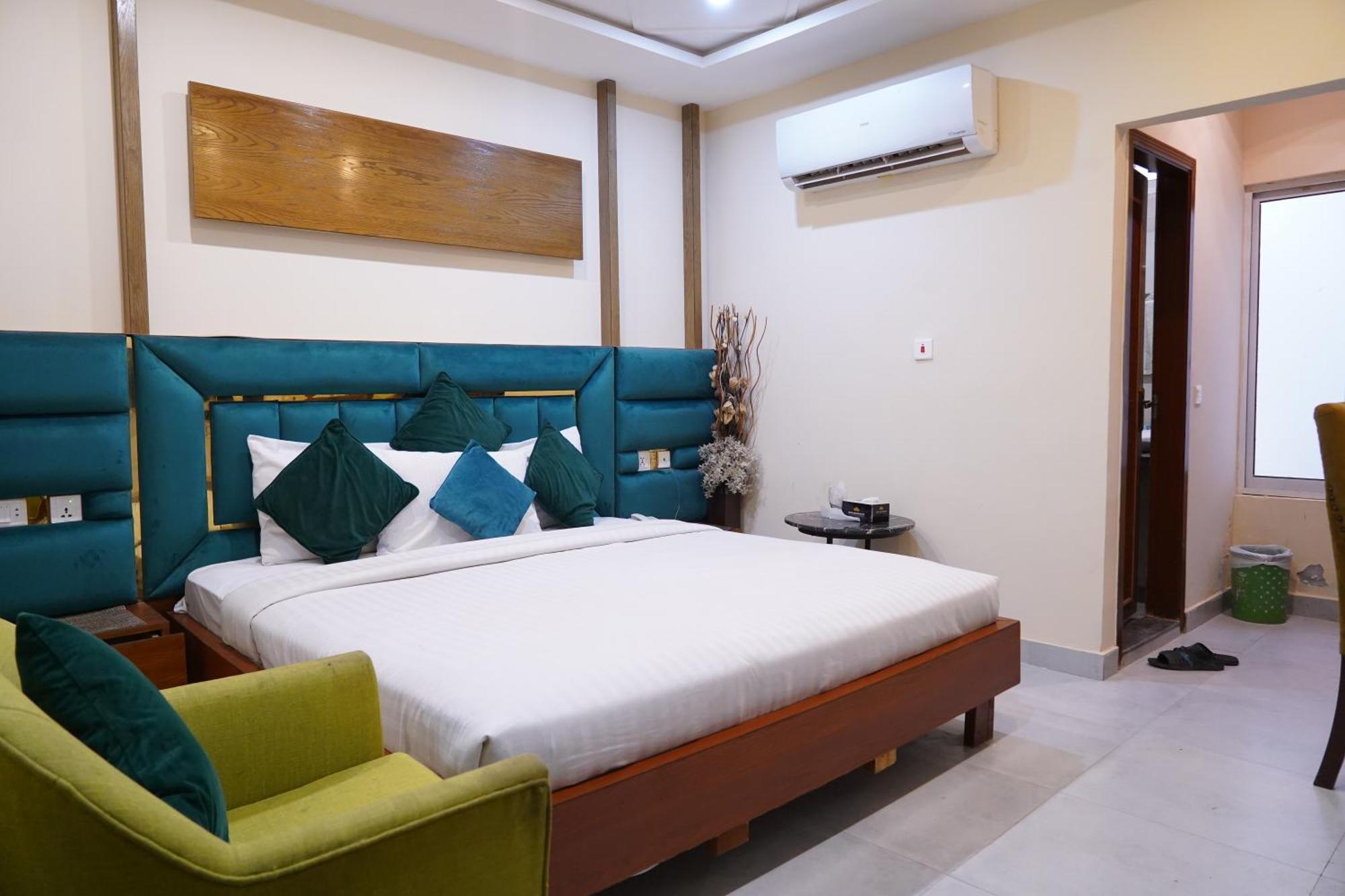 Hotel Avalon Suites Multan Dış mekan fotoğraf