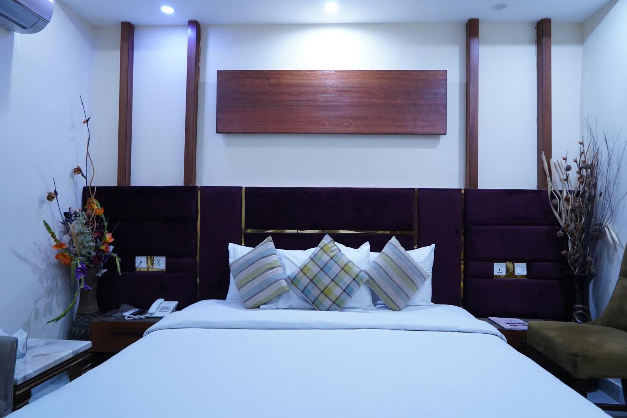 Hotel Avalon Suites Multan Dış mekan fotoğraf