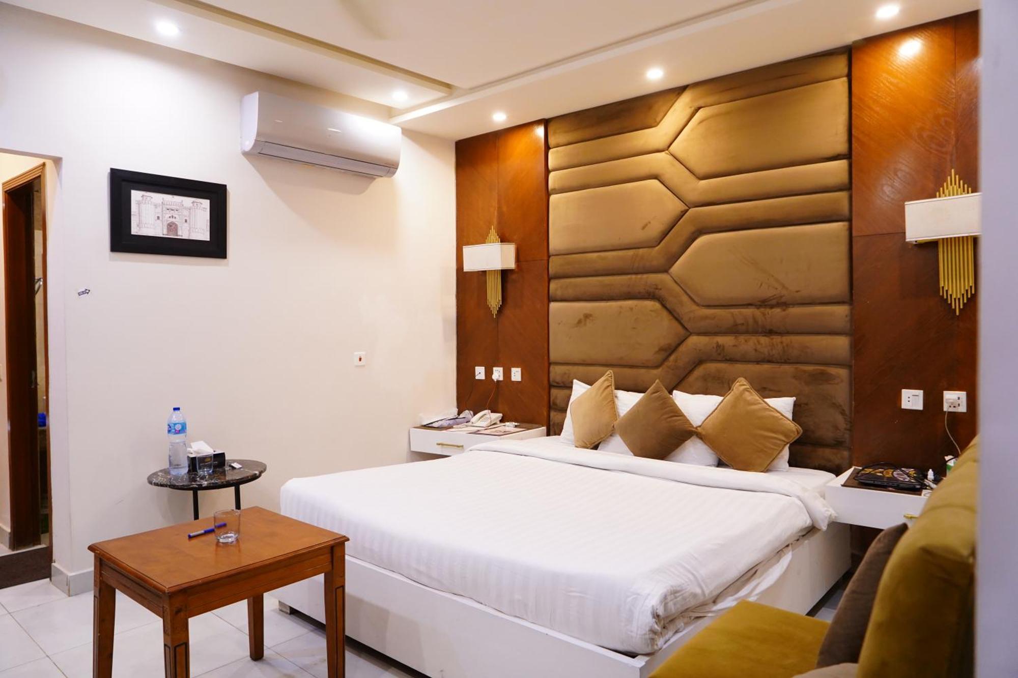 Hotel Avalon Suites Multan Dış mekan fotoğraf
