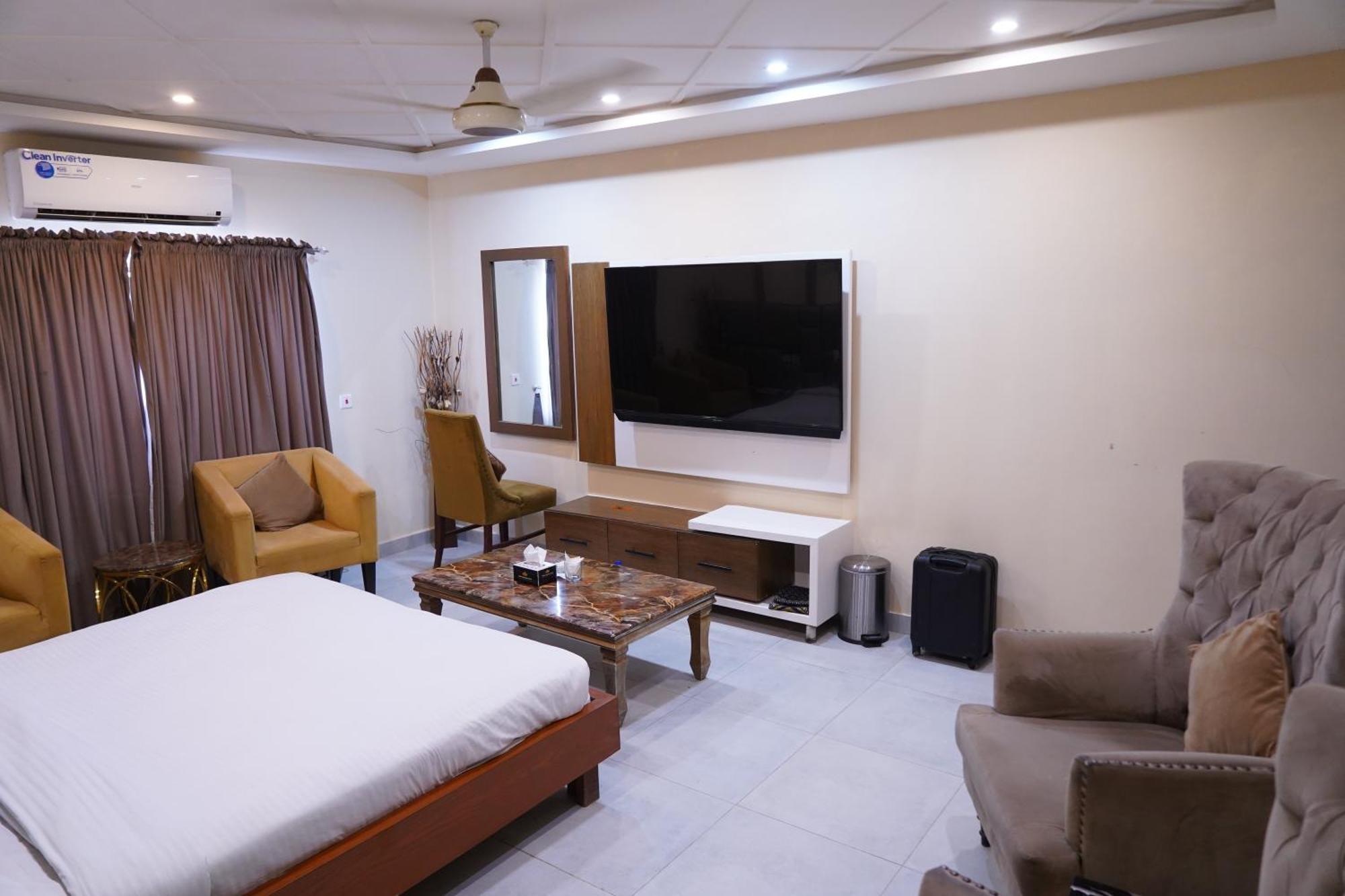 Hotel Avalon Suites Multan Dış mekan fotoğraf