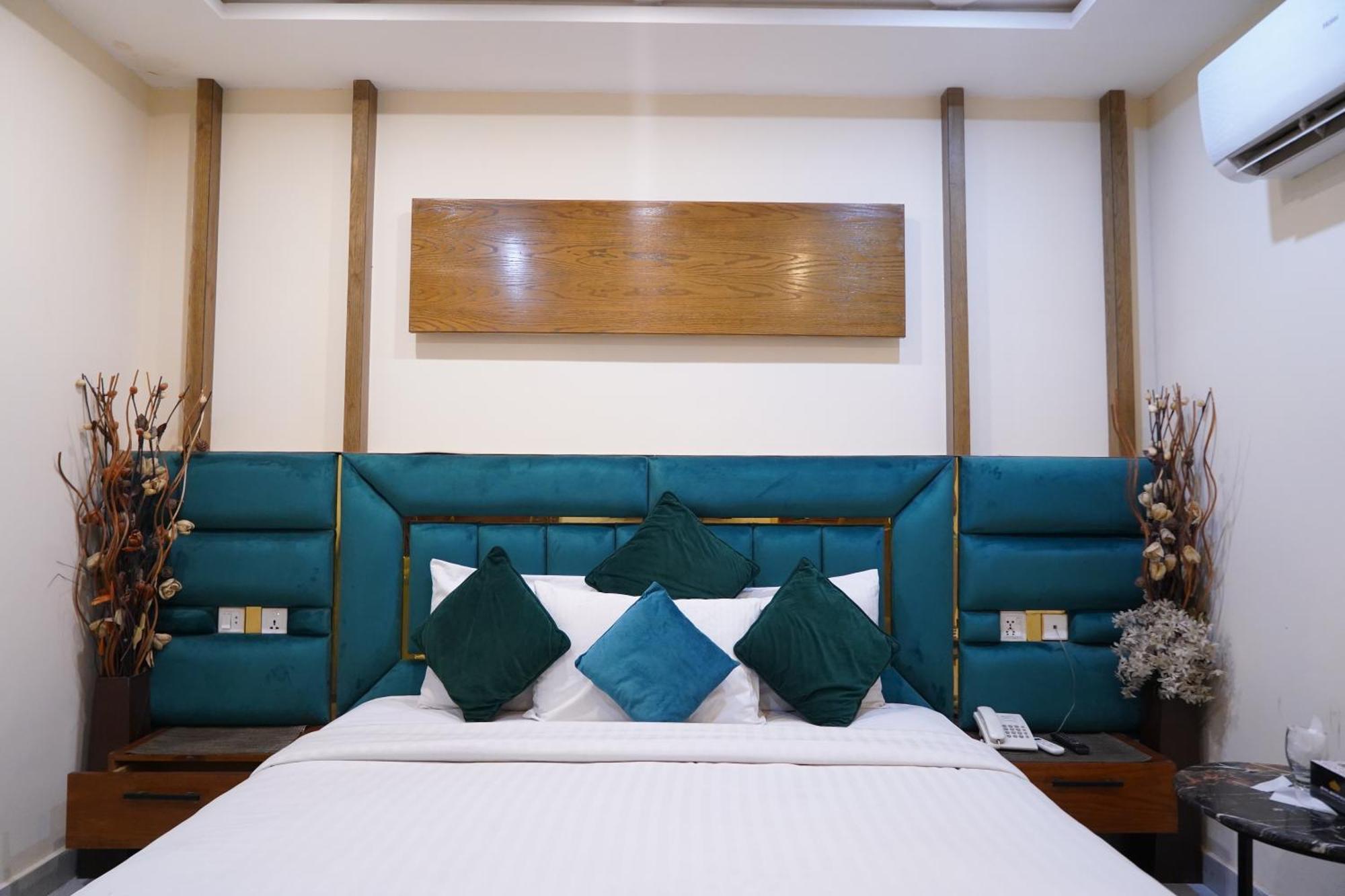 Hotel Avalon Suites Multan Dış mekan fotoğraf