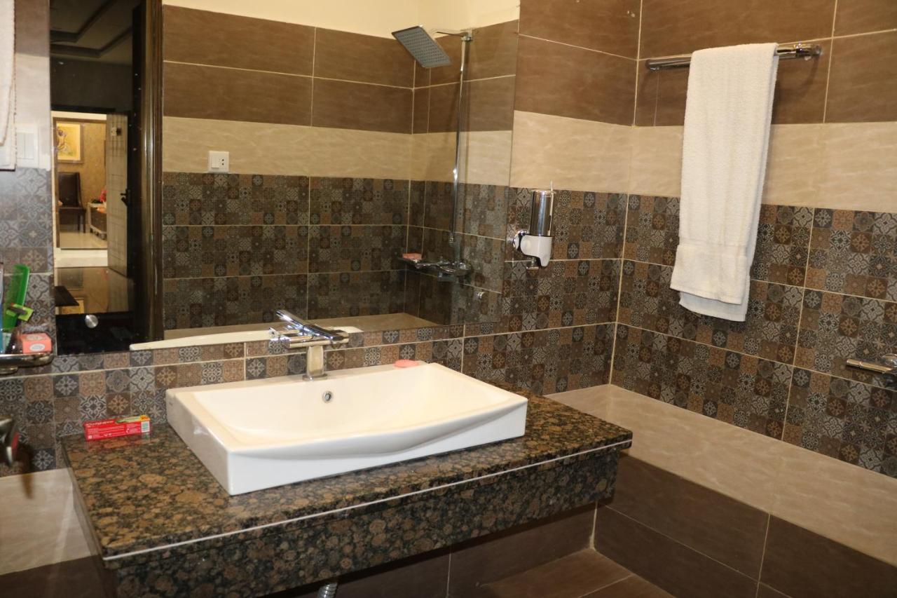 Hotel Avalon Suites Multan Dış mekan fotoğraf