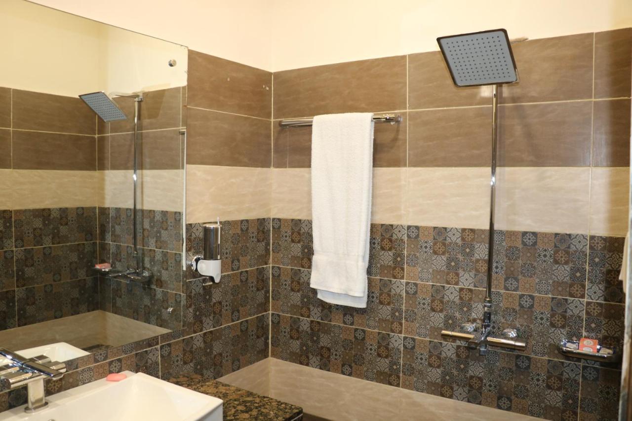 Hotel Avalon Suites Multan Dış mekan fotoğraf