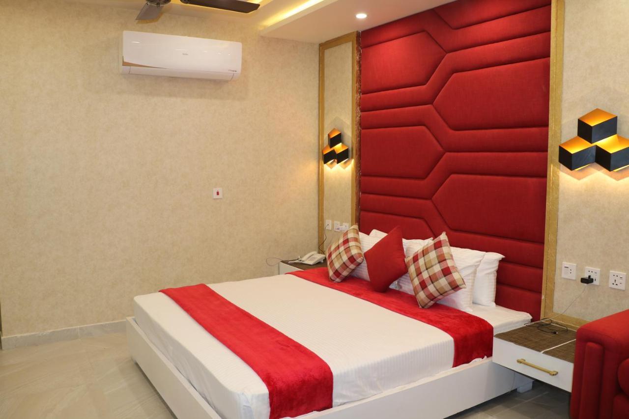 Hotel Avalon Suites Multan Dış mekan fotoğraf