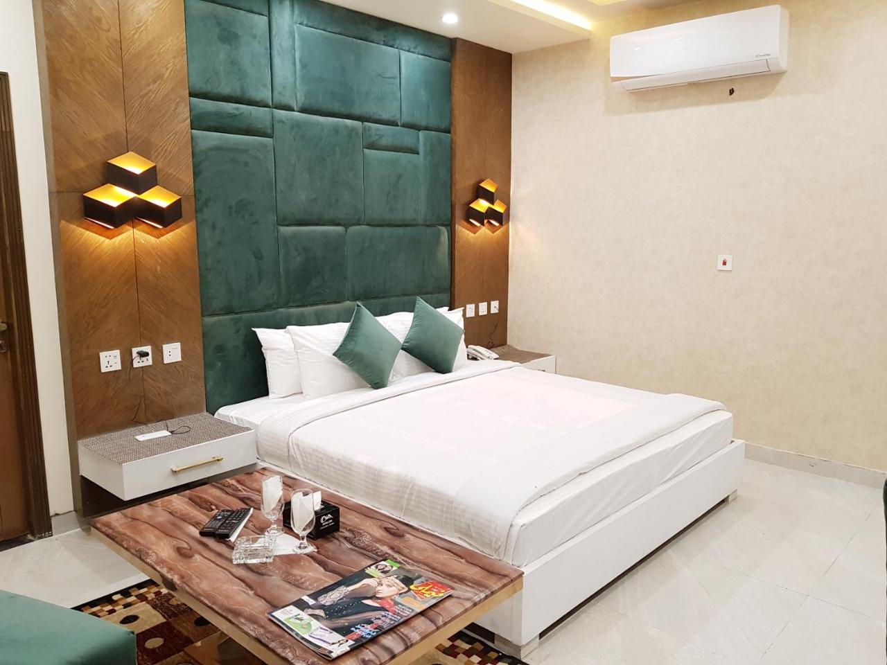 Hotel Avalon Suites Multan Dış mekan fotoğraf