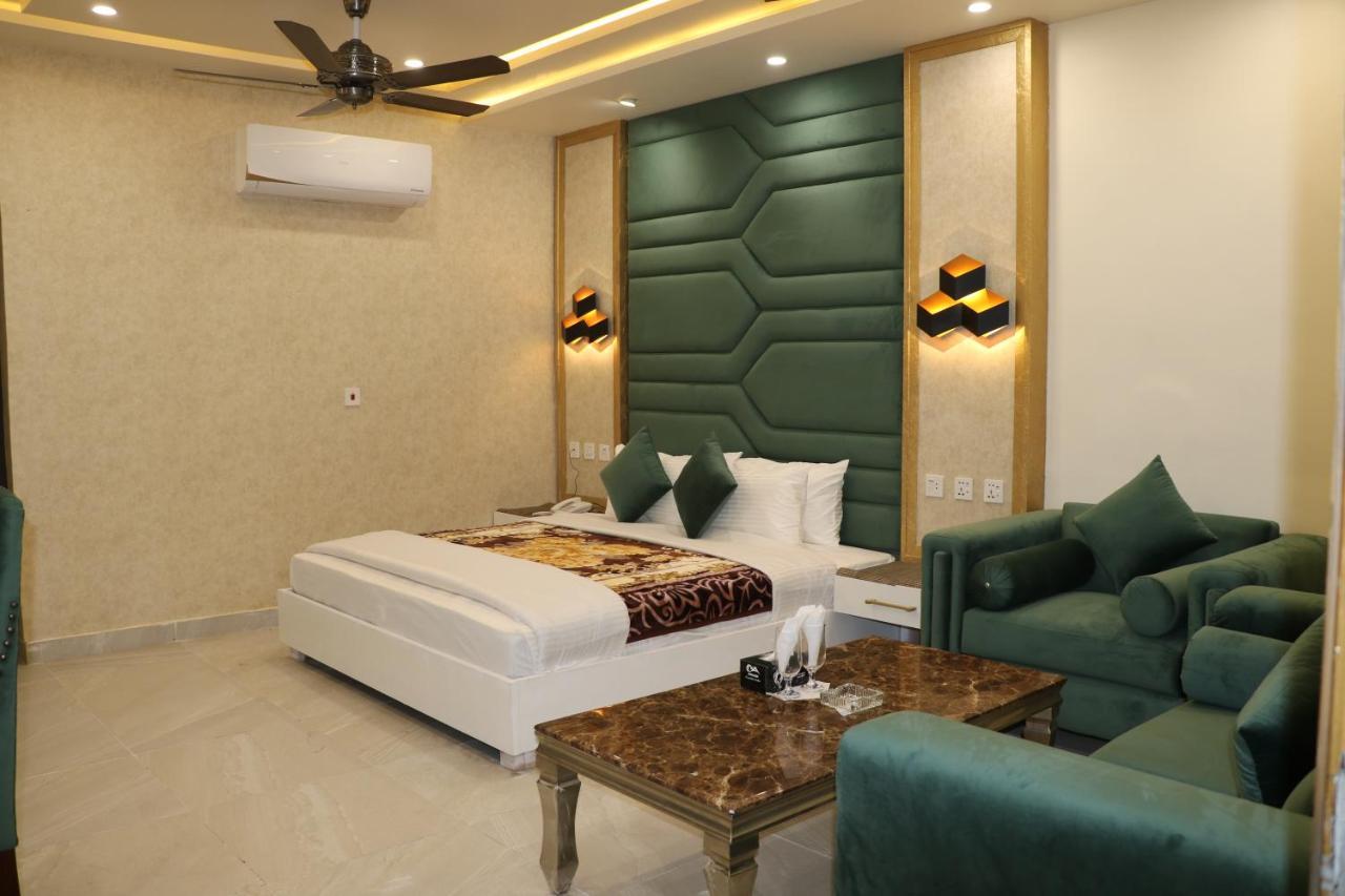 Hotel Avalon Suites Multan Dış mekan fotoğraf