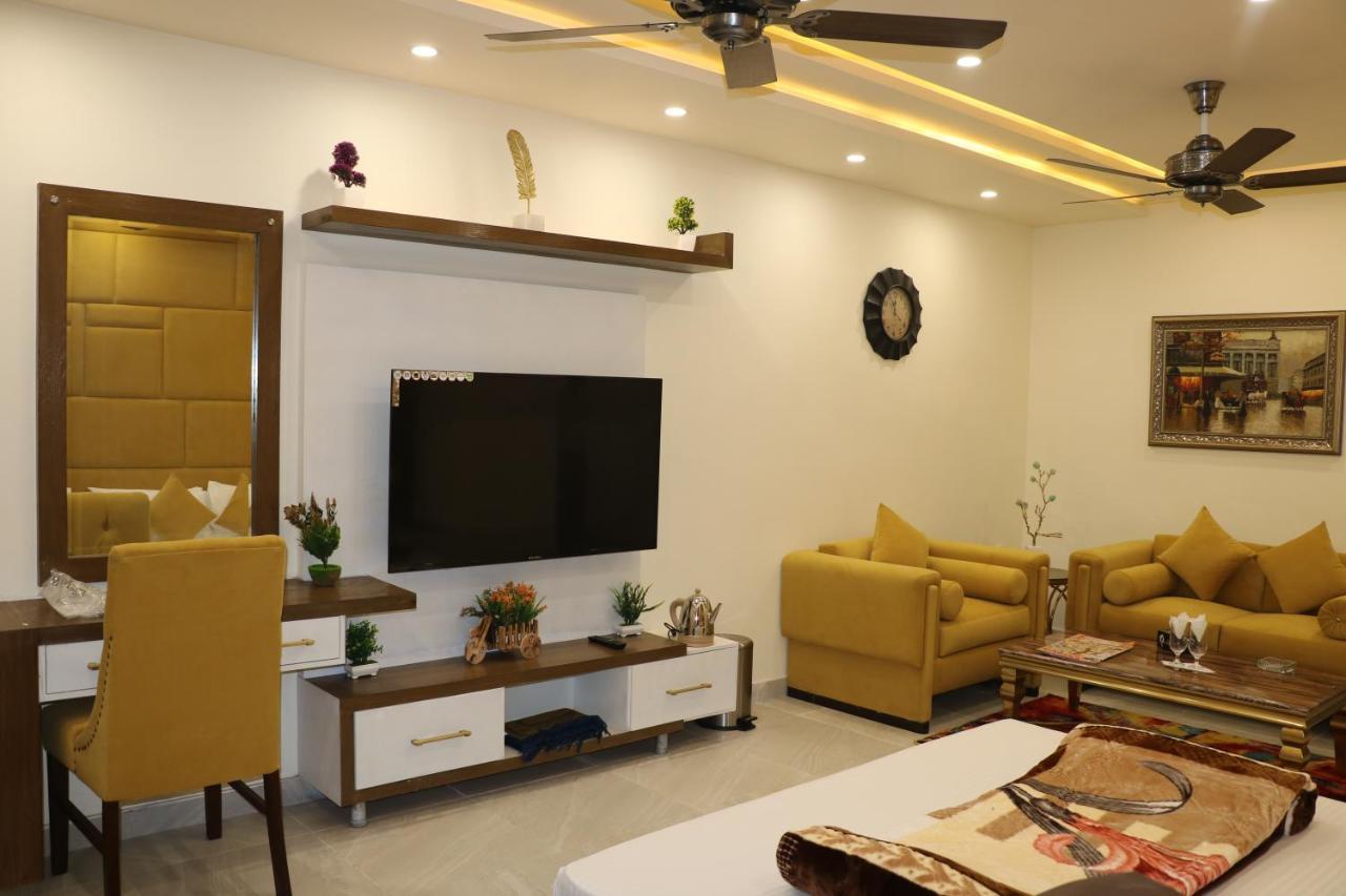 Hotel Avalon Suites Multan Dış mekan fotoğraf